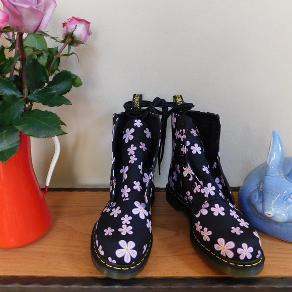 Dr Doc Martens Page Meadow pink cherry blossom floral canvas festival boots NWOT - Picture 15 of 16